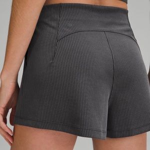 NWT Lululemon Ribbed Softstreme shorts 2